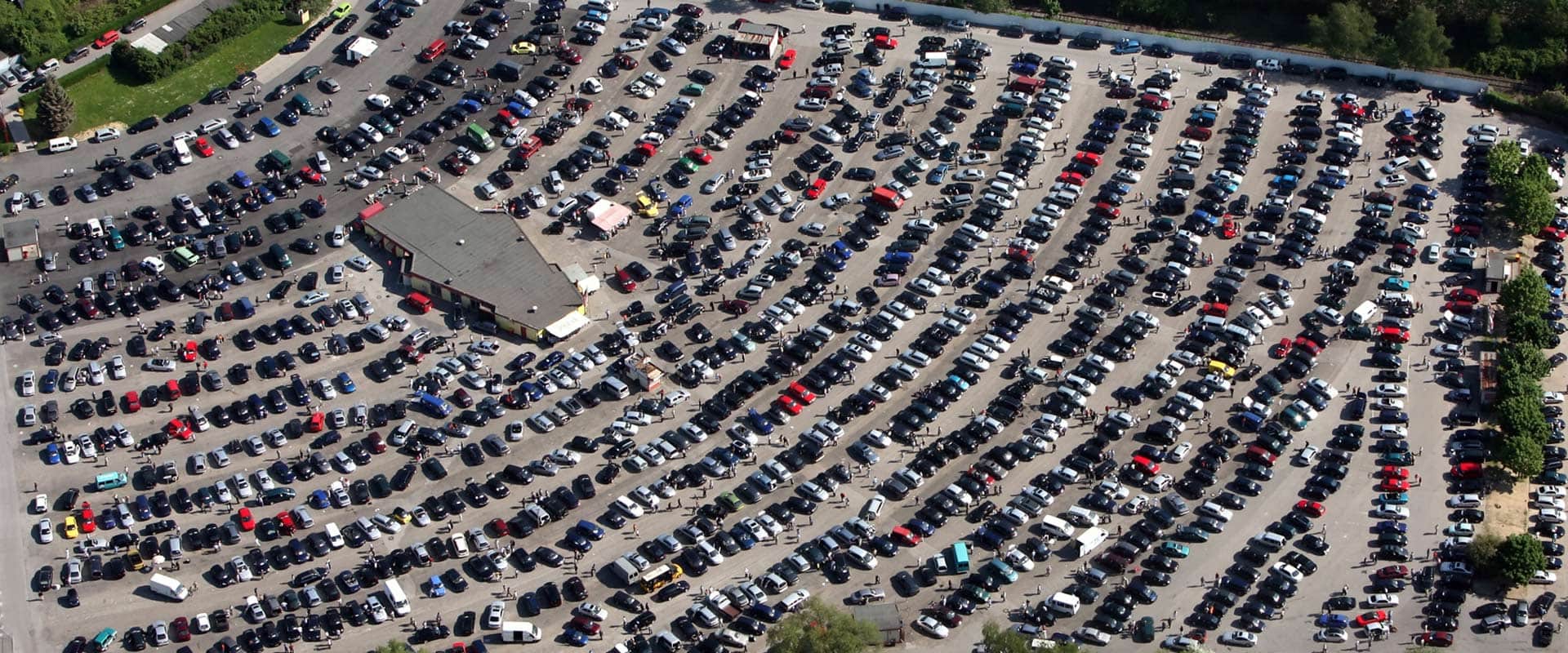 Luftaufnahme Autoparkplatz